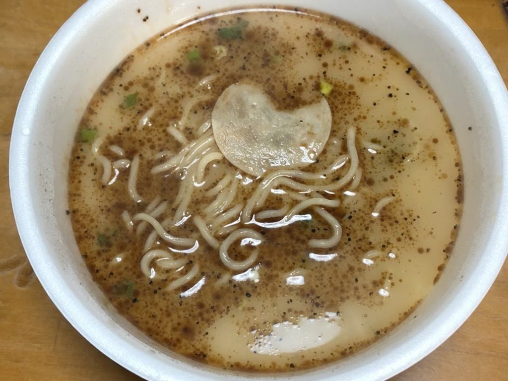 カップラーメンが完成したところ