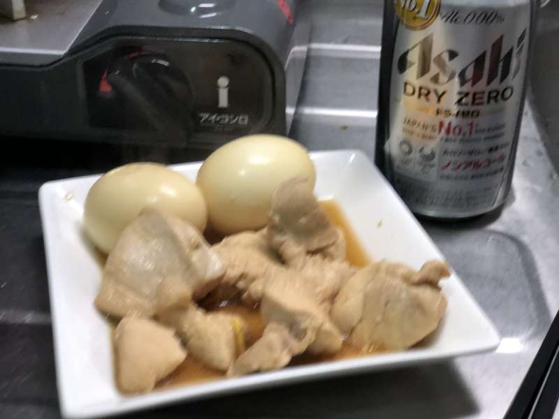 鶏と玉子の塩麹煮とビール