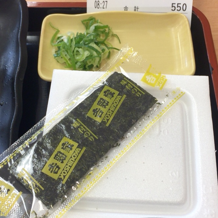 吉野家の朝定食を食べて来た。吉牛の朝食メニューはコスパ最高！！500円以下で腹一杯