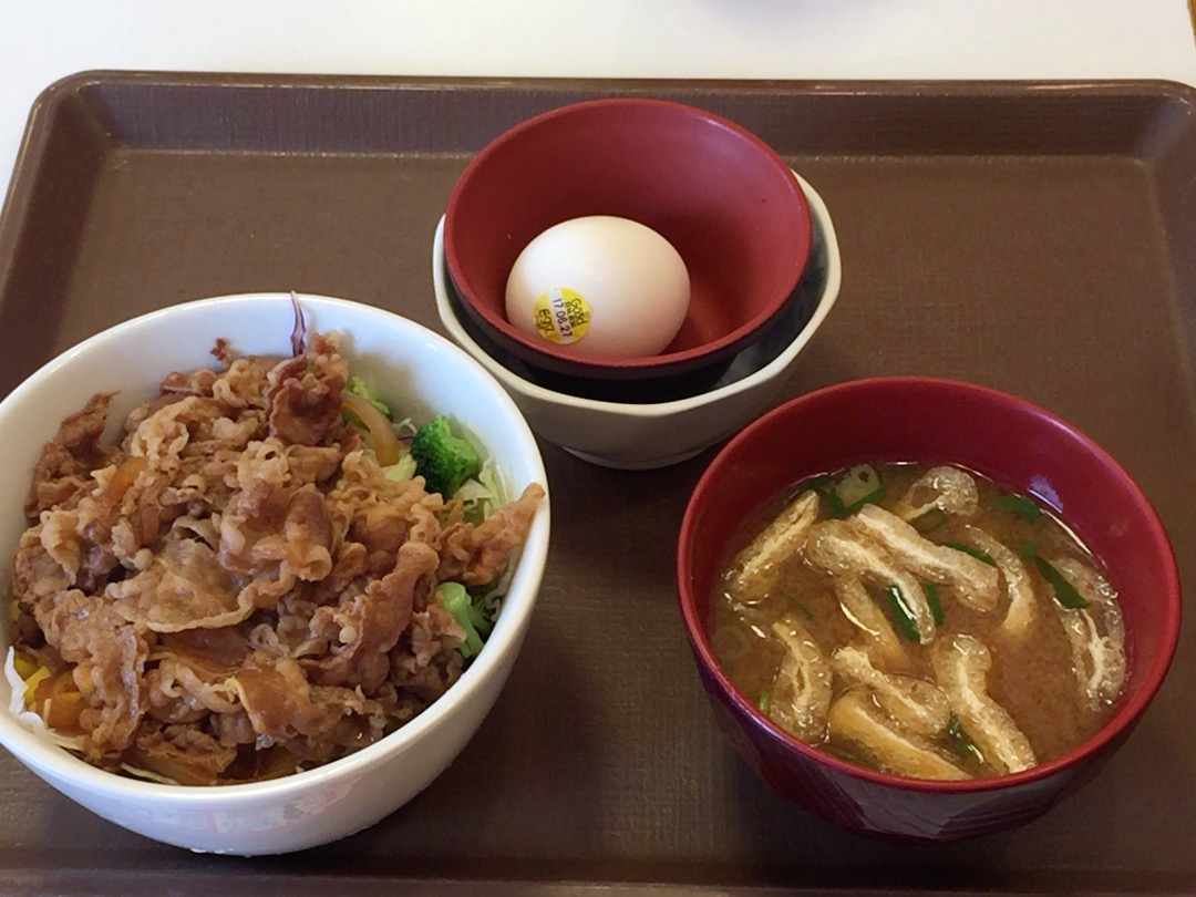 牛丼ライト並430円　おんたま60円　味噌汁80円　